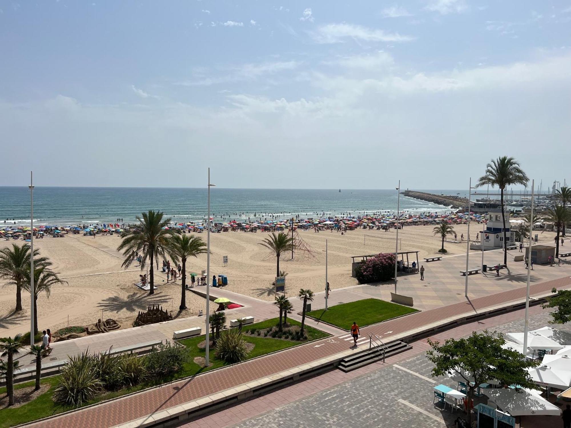Apartamento 1ª Linea De Playa - Con Piscina Y Parking Playa de Gandia Eksteriør bilde